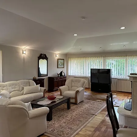 Tradicional Center With Parking - *